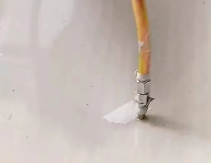 双柏瓷砖空鼓维修公司专业解答在瓷砖铺贴过程中，如果使用的砂料过粗（如全部使用了粗砂），可能会导致以下问题