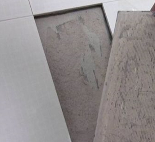 双柏瓷砖空鼓维修公司分享瓷砖铺贴时如果打浆（即涂抹在瓷砖背面和基层上的砂浆或瓷砖胶）过少，会带来以下问题